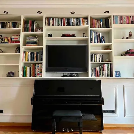 Prostrani U Istorijskom Centru Grada Anna Beograd