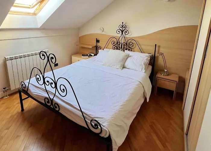 Prostrani U Istorijskom Centru Grada Anna